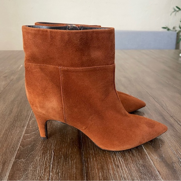 Aquatalia Marabella Woman’s 7 Tan Carmel Suede Bootie Pointy Toe Bronze Brown - Picture 1 of 9